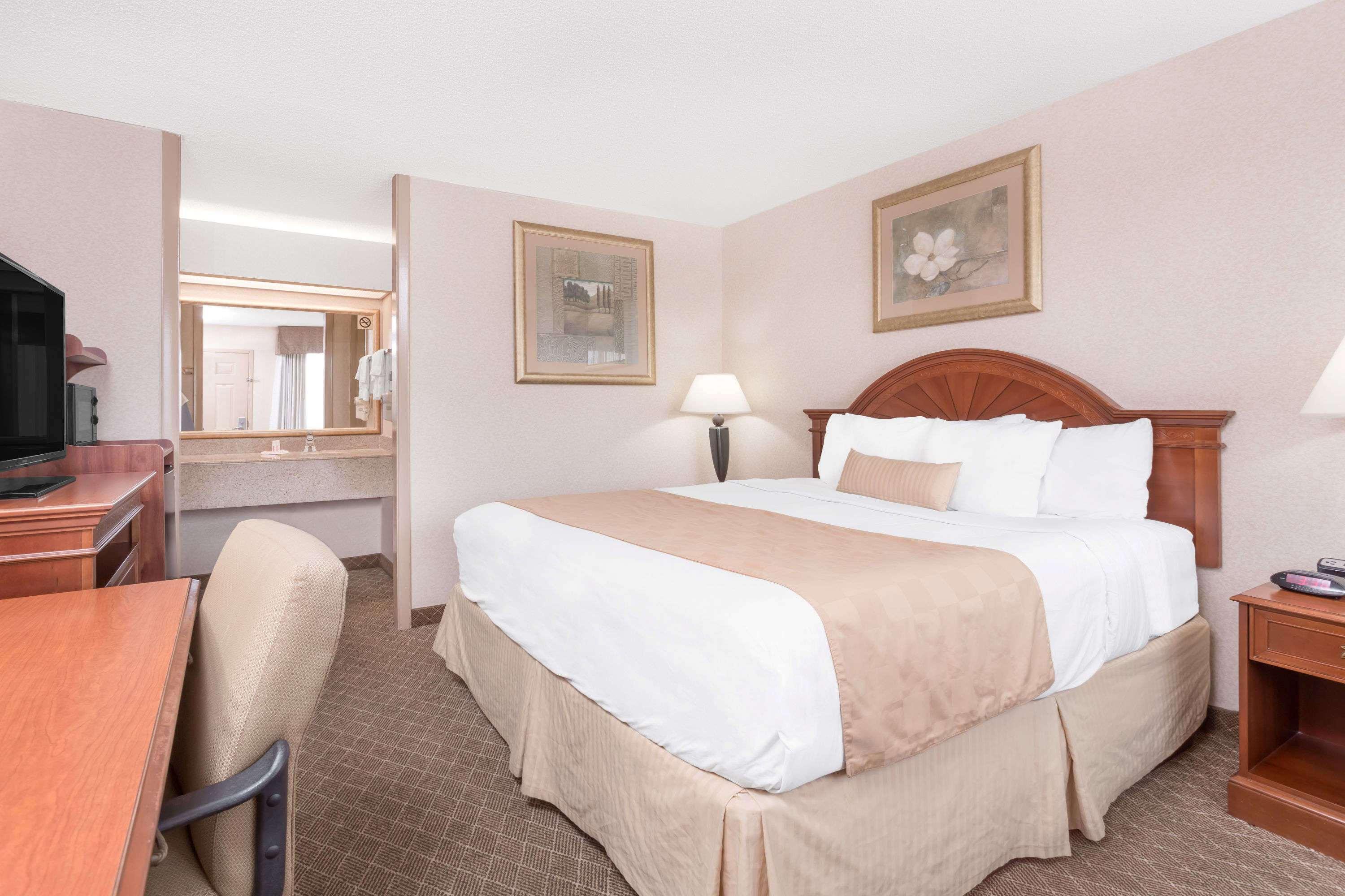 Hotel Ramada By Wyndham Macon Esterno foto