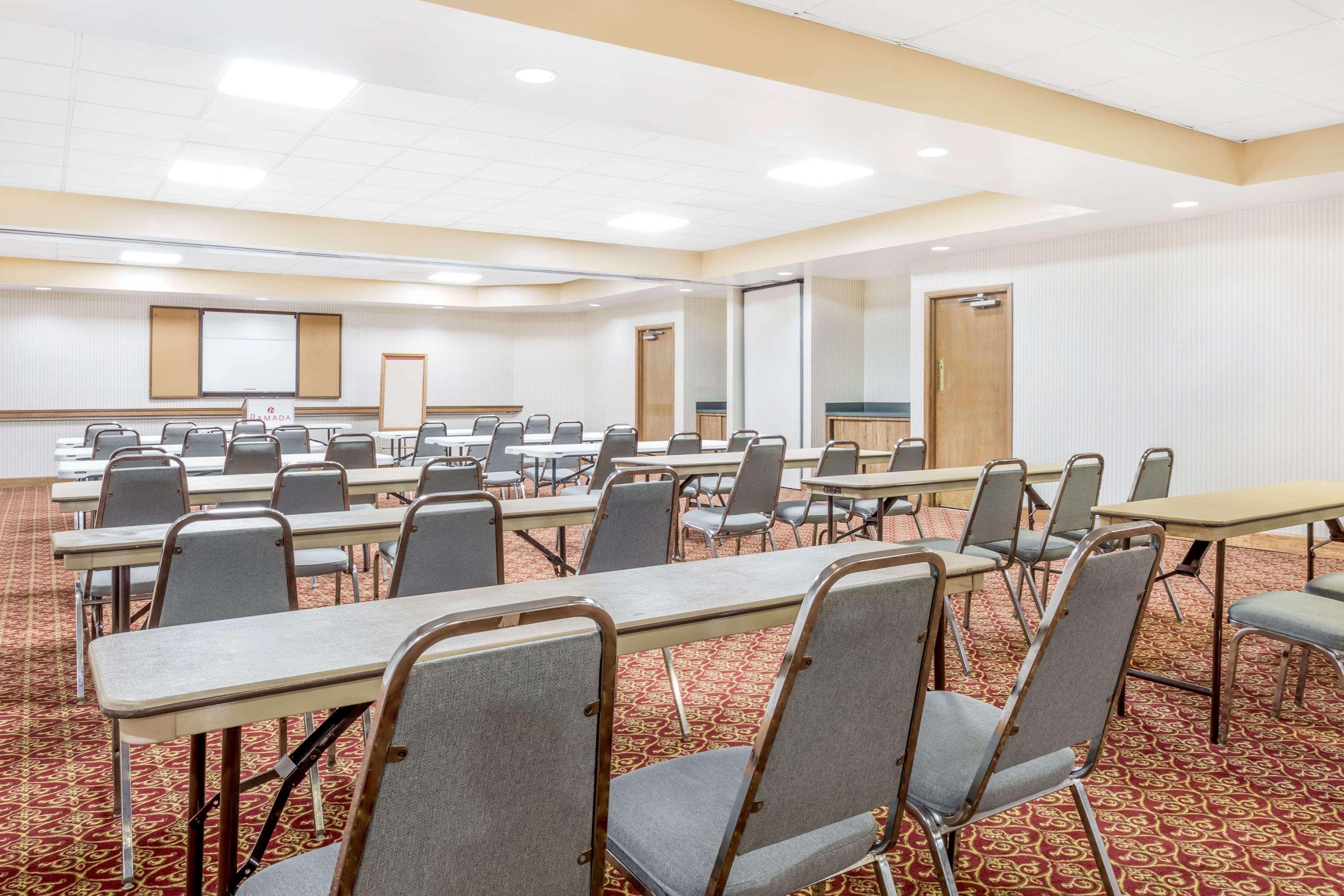 Hotel Ramada By Wyndham Macon Esterno foto
