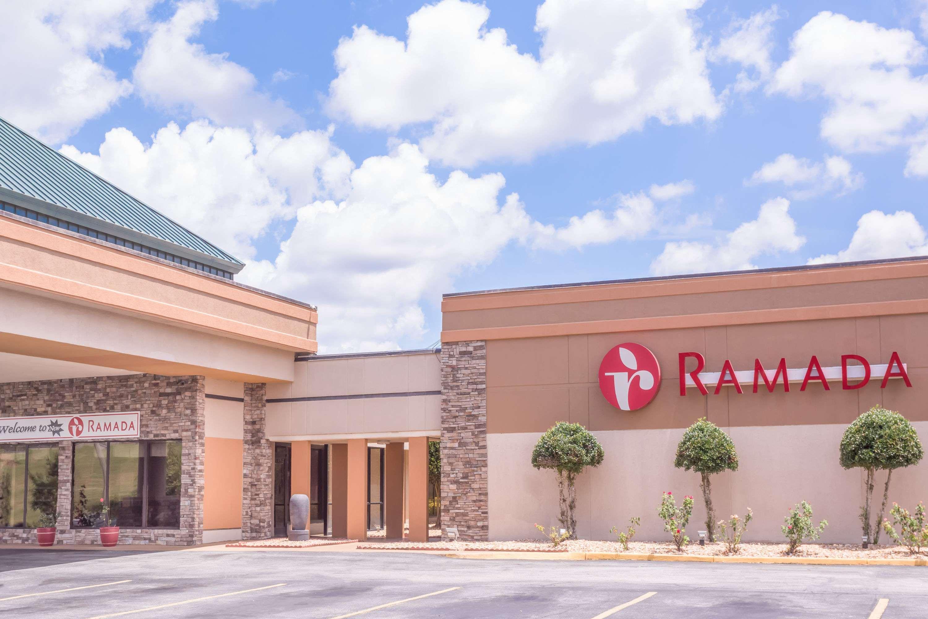 Hotel Ramada By Wyndham Macon Esterno foto