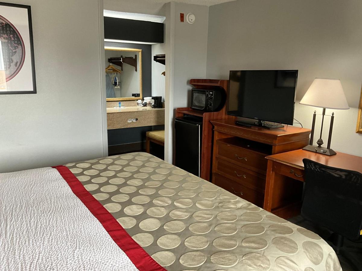 Hotel Ramada By Wyndham Macon Esterno foto