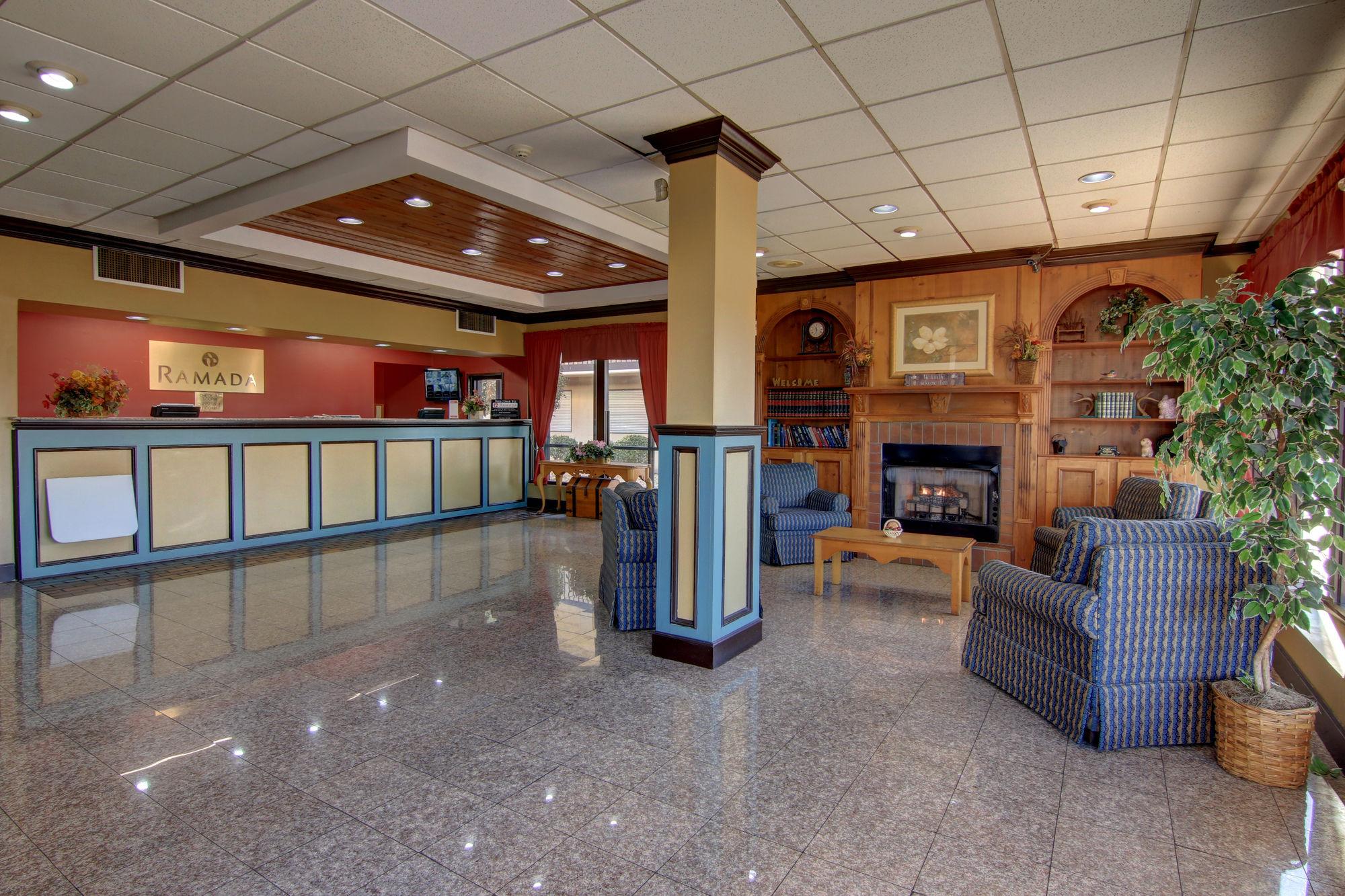 Hotel Ramada By Wyndham Macon Esterno foto