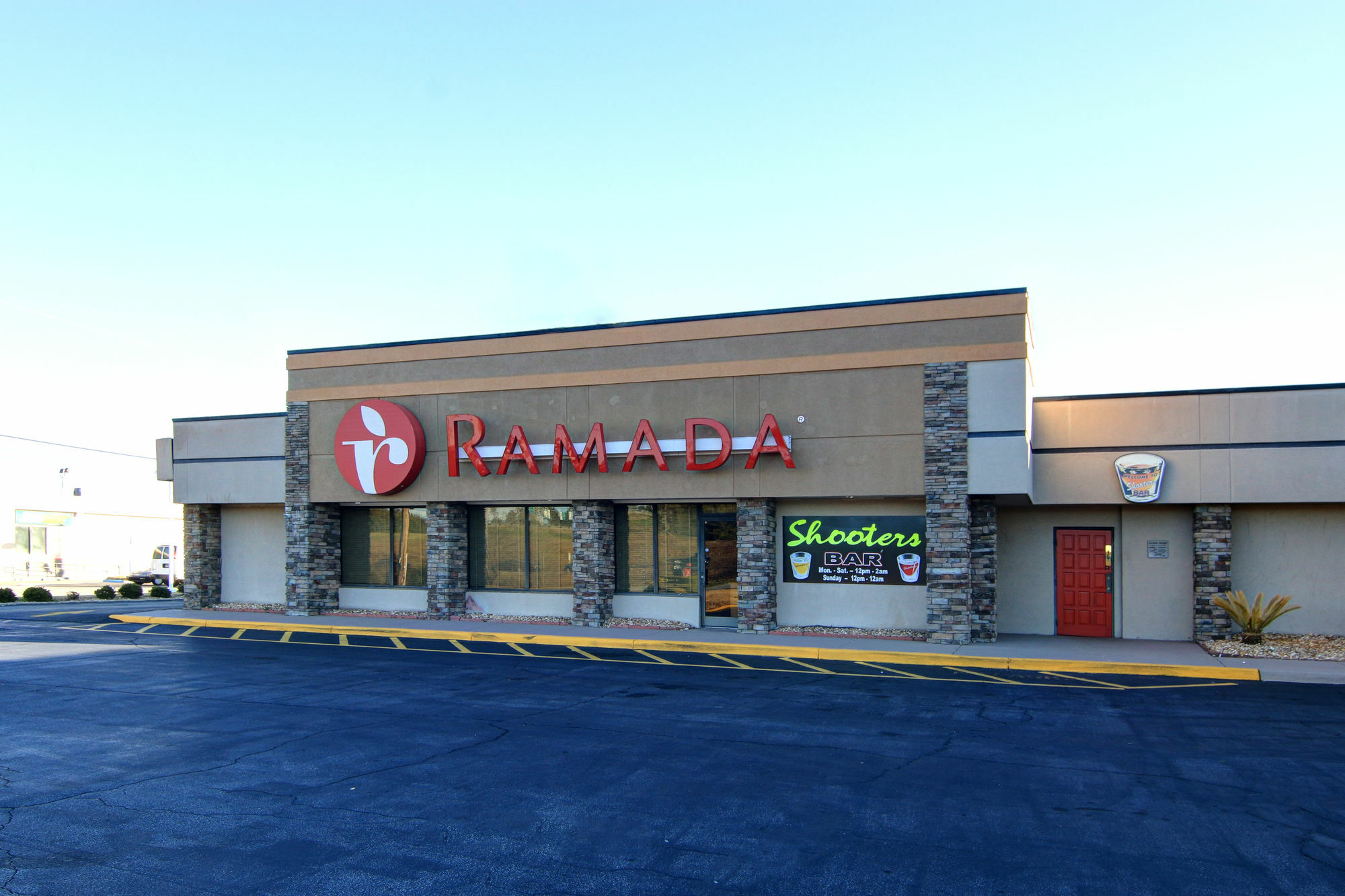 Hotel Ramada By Wyndham Macon Esterno foto