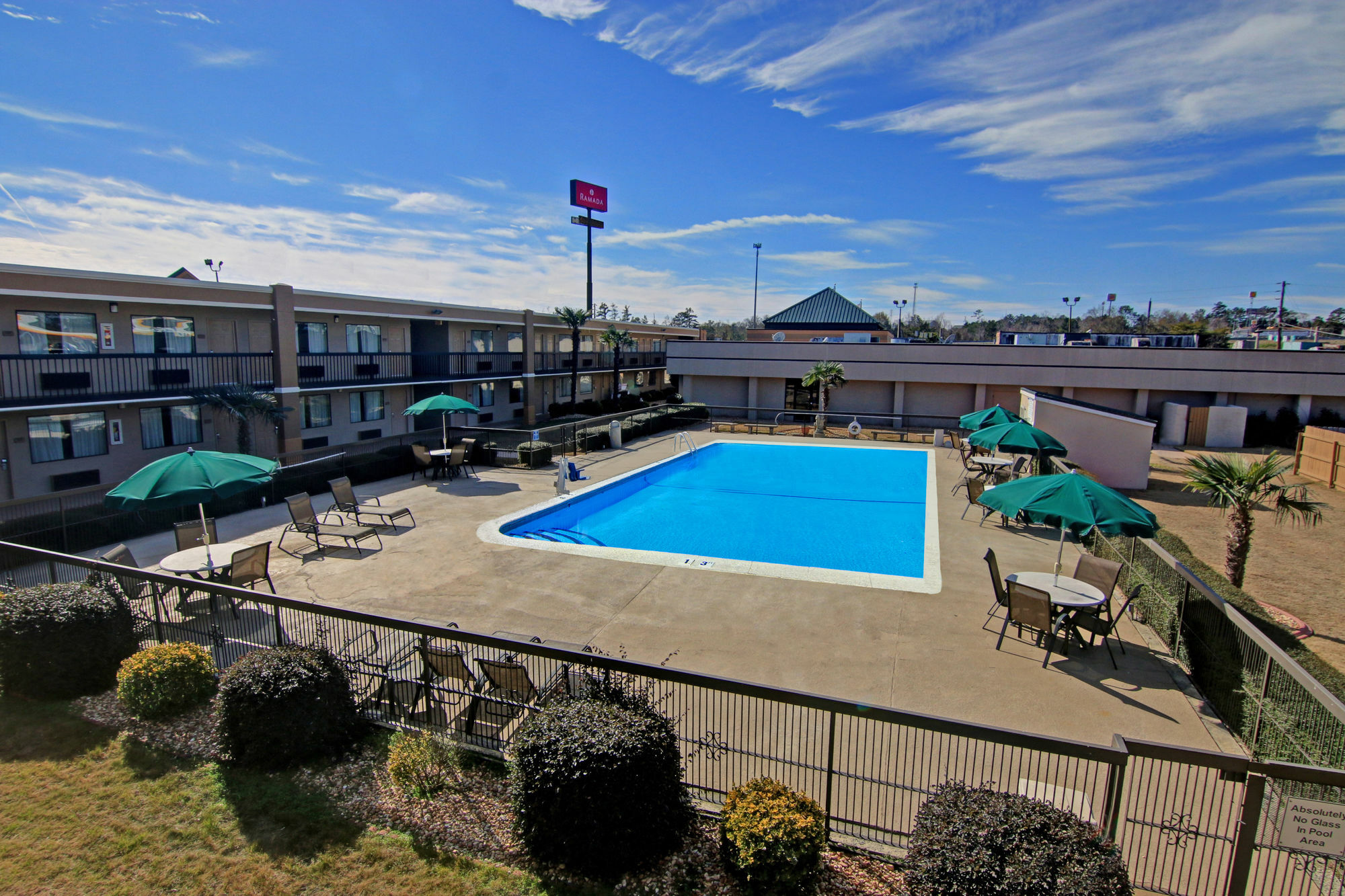 Hotel Ramada By Wyndham Macon Esterno foto